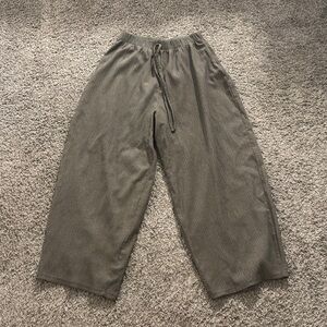 Grey Patterned Wide Leg Cropped Pants with Elastic Waistband